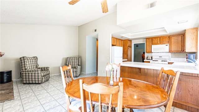 7339 Greenbriar Place, Rancho Cucamonga CA: https://media.crmls.org/medias/fe3dd7c7-b45b-4f17-bebe-9caf39af6c7a.jpg