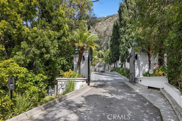 Detail Gallery Image 4 of 61 For 1756 Clear View Dr, Beverly Hills,  CA 90210 - 6 Beds | 6/1 Baths