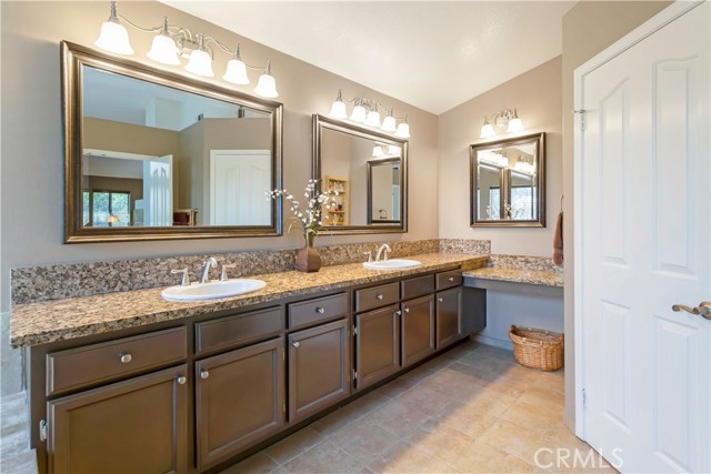 Detail Gallery Image 24 of 38 For 29347 Canyon Rim Pl, Canyon Country,  CA 91387 - 6 Beds | 3 Baths