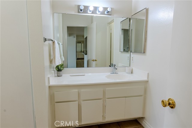 Detail Gallery Image 11 of 22 For 5460 White Oak #K301,  Encino,  CA 91316 - 2 Beds | 2 Baths