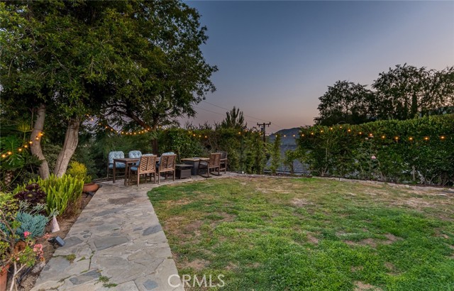 1967 Hilldale Drive, La Canada Flintridge CA: https://media.crmls.org/medias/fe3f8502-3b9e-4f22-a385-d5b33ee9d992.jpg