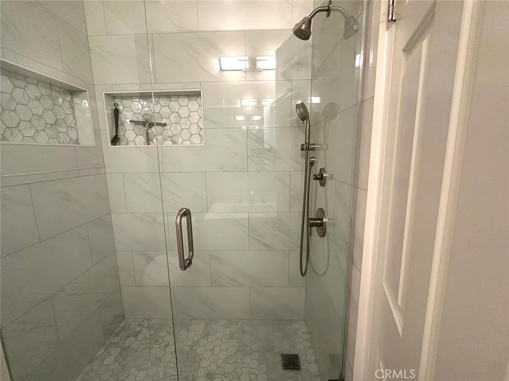https://media.crmls.org/medias/fe4052cc-9a5a-4fa1-b81a-25b7bb92c688.jpg?preset=X-Large