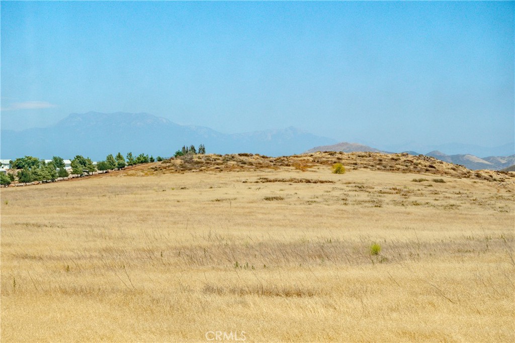 https://media.crmls.org/medias/fe412183-b594-4a9e-8c0b-a30b94adb0db.jpg?preset=X-Large
