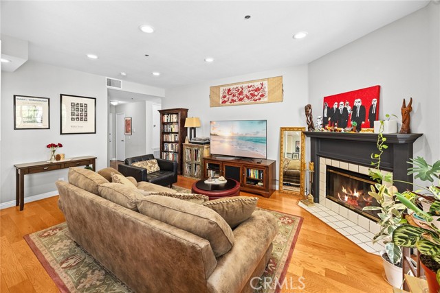 245 S Holliston Avenue, Pasadena CA: https://media.crmls.org/medias/fe413ca2-5088-4735-9cab-5a42e20a9f18.jpg