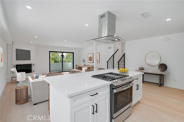 Detail Gallery Image 5 of 13 For 1334 9th St, Santa Monica,  CA 90401 - 3 Beds | 2 Baths