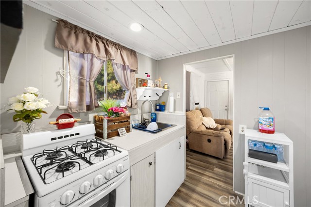Detail Gallery Image 31 of 42 For 4056 Ramona Dr, Riverside,  CA 92506 - – Beds | – Baths