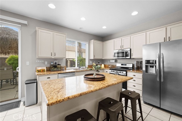 43195 Martina Court, Temecula CA: https://media.crmls.org/medias/fe42a5b0-acdc-481a-8ec2-b54f98f6fa16.jpg