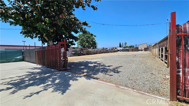 1163 E Mission Boulevard, Pomona CA: https://media.crmls.org/medias/fe42a723-0b89-4438-bbde-394b186d92b5.jpg