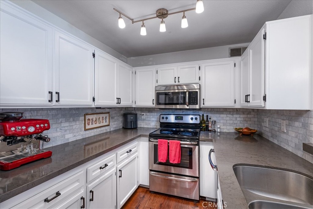 3930 Centre Street - photo 11