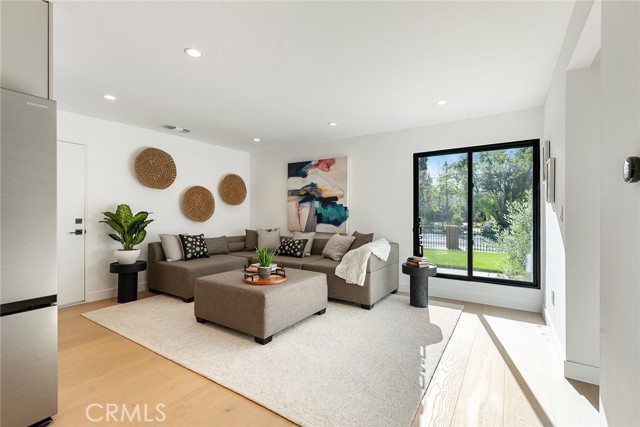 Detail Gallery Image 18 of 57 For 5630 Blanco Ave, Woodland Hills,  CA 91367 - 4 Beds | 4/1 Baths