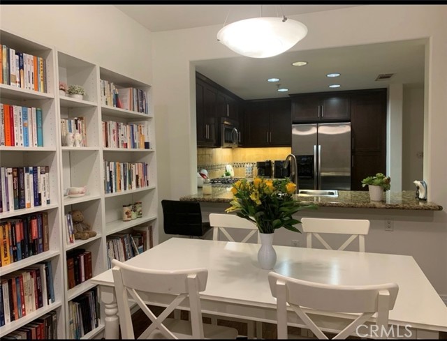 Detail Gallery Image 1 of 5 For 931 E Walnut St #201,  Pasadena,  CA 91106 - 1 Beds | 1 Baths