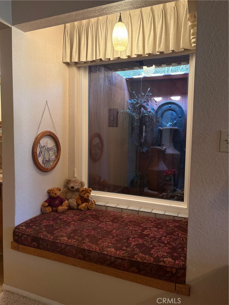 https://media.crmls.org/medias/fe43c479-e498-49bd-9e7f-58b873650a67.jpg?preset=X-Large