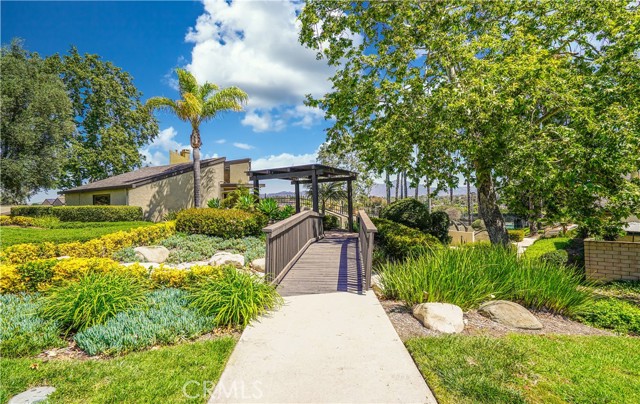 26005 Andrea Court, Mission Viejo CA: https://media.crmls.org/medias/fe43d197-d39e-4df4-988e-225891abe978.jpg