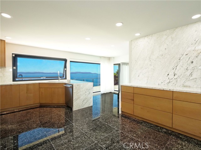 Detail Gallery Image 11 of 55 For 6224 Ocean Terrace Dr, Rancho Palos Verdes,  CA 90275 - 6 Beds | 8/1 Baths