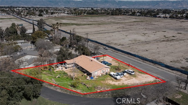 Detail Gallery Image 3 of 10 For 11178 Locust Ave, Bloomington,  CA 92316 - 3 Beds | 1 Baths