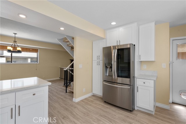 Detail Gallery Image 10 of 20 For 7650 Topanga Canyon Bld #5,  Canoga Park,  CA 91304 - 2 Beds | 3 Baths