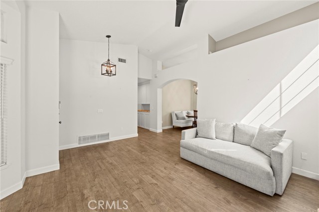 27054 Riversbridge Way, Valencia CA: https://media.crmls.org/medias/fe45266f-a0df-4b50-8fca-7f82fa700800.jpg