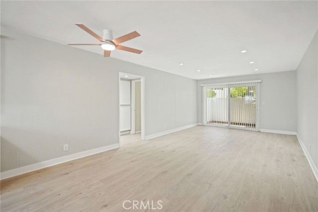 Detail Gallery Image 4 of 15 For 10636 Woodley Ave #1,  Granada Hills,  CA 91344 - 3 Beds | 2 Baths