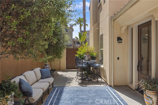 8356 Noelle Drive, Huntington Beach CA: https://media.crmls.org/medias/fe4602d0-a1ff-4693-bea7-7728cc176373.jpg