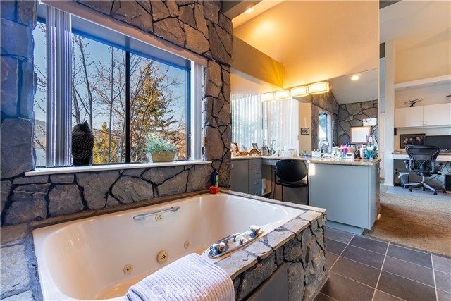 Detail Gallery Image 27 of 37 For 39802 Lakeview Dr #10,  Big Bear Lake,  CA 92315 - 2 Beds | 2/1 Baths