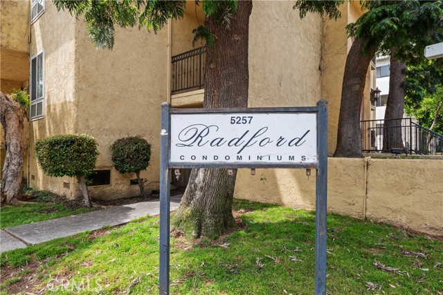 Image 31 of 33 For 5257 Radford Ave  101