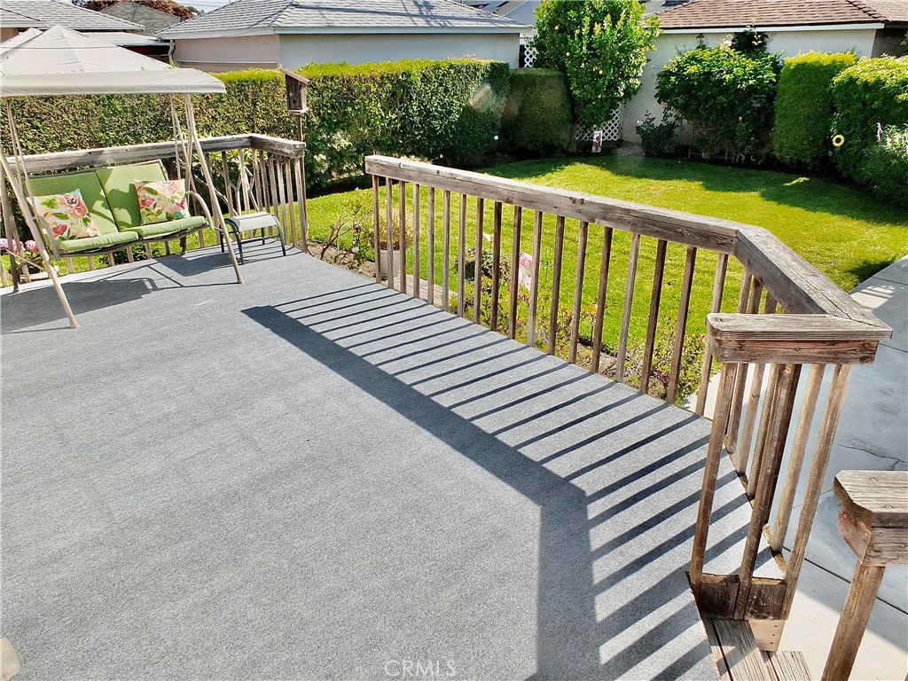 https://media.crmls.org/medias/fe4739a4-5488-472e-bbbc-a0e24242362b.jpg?preset=X-Large