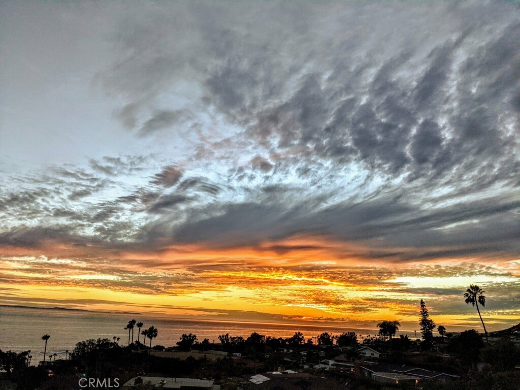https://media.crmls.org/medias/fe474fdd-4225-46f1-a0ba-3e538c13785d.jpg?preset=X-Large