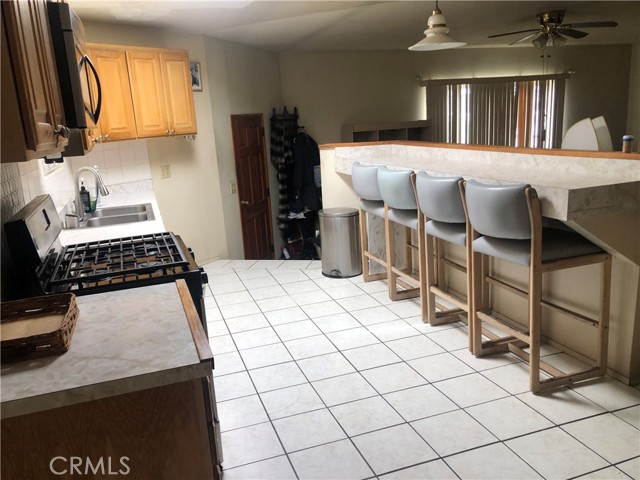 708 W 137th Street, Gardena CA: https://media.crmls.org/medias/fe47d37e-ee6d-440d-b86f-16b20a86f52b.jpg
