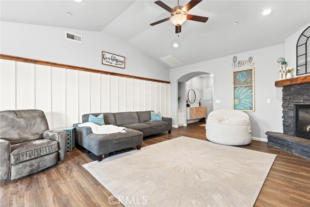 Detail Gallery Image 5 of 34 For 3465 Shaker Ln, Chico,  CA 95973 - 3 Beds | 2 Baths