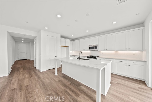 Detail Gallery Image 15 of 59 For 28908 Saddle Cir, Castaic,  CA 91384 - 4 Beds | 3 Baths