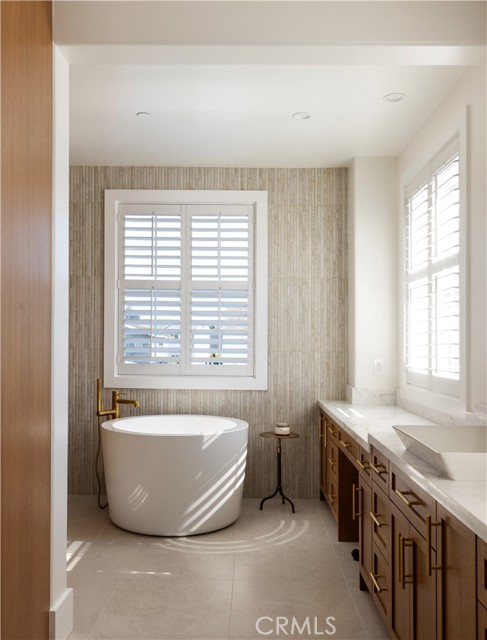 2681 Crestview Drive, Newport Beach CA: https://media.crmls.org/medias/fe4a7e54-2049-432b-a378-a4b13da8b3b5.jpg