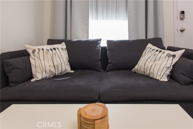 239 W Hillcrest Boulevard, Inglewood CA: https://media.crmls.org/medias/fe4b9a32-c66c-4fde-95e5-707f499800c3.jpg