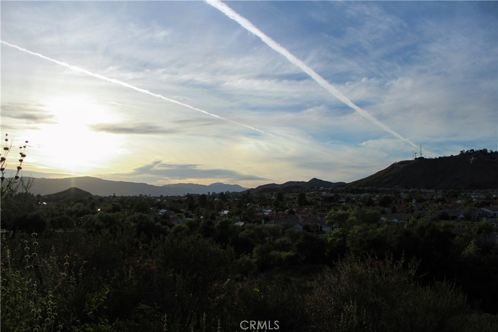 https://media.crmls.org/medias/fe4c18b0-2de1-4f38-8b7a-47c6a8328a6b.jpg?preset=X-Large