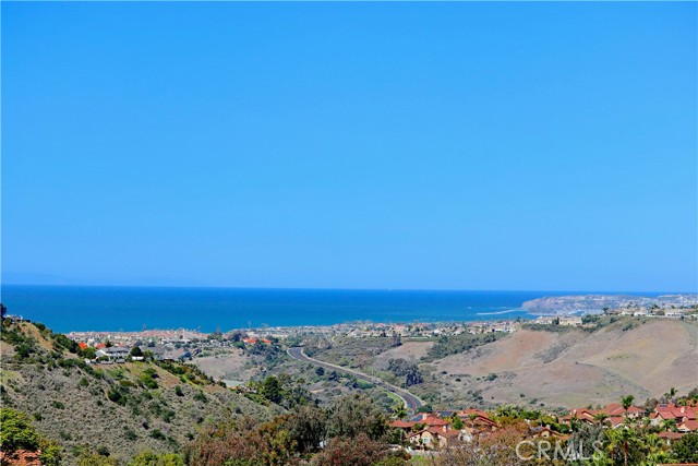 Your new home has views of the Pacific Ocean, Catalina Island, Dana Point Harbor, city lights and hills.