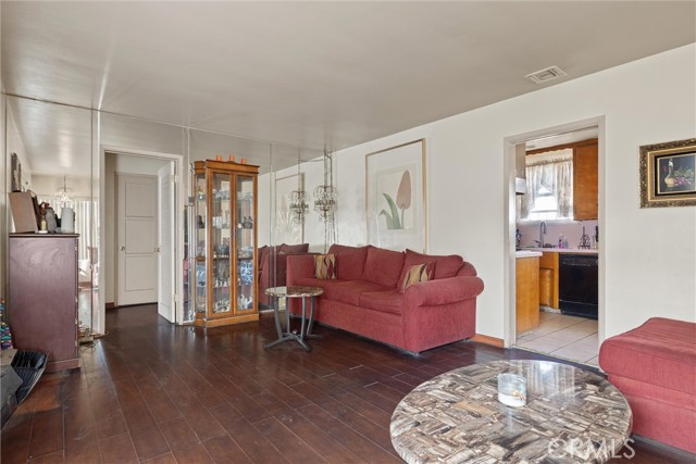 Detail Gallery Image 2 of 9 For 1701 N Paulsen, Compton,  CA 90222 - 4 Beds | 2 Baths