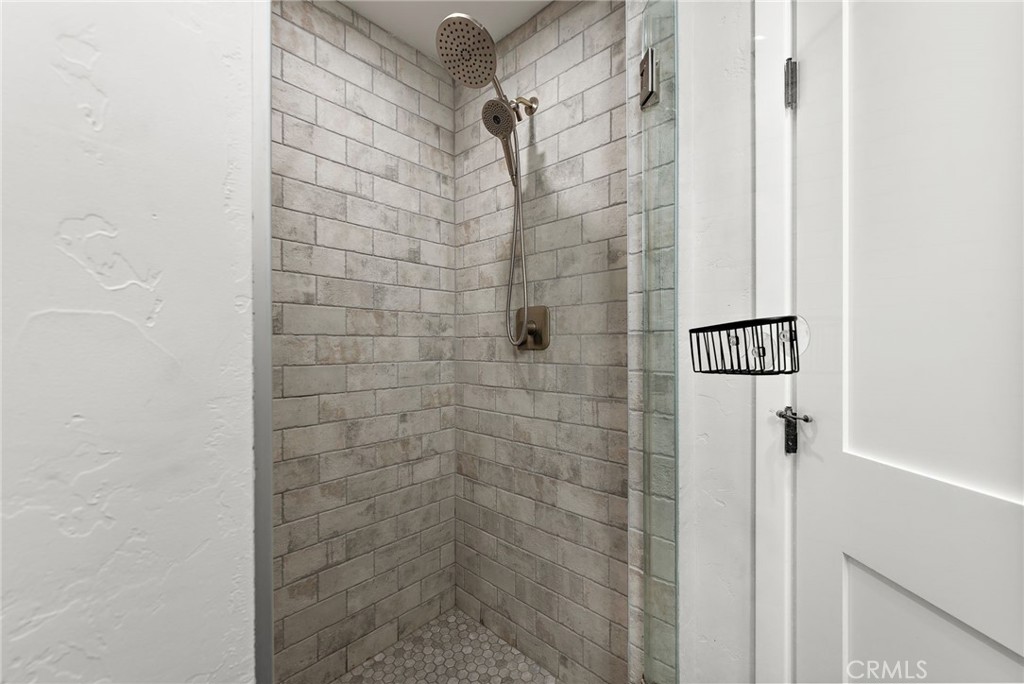 https://media.crmls.org/medias/fe4d866d-5793-4684-9308-8bd29428a328.jpg?preset=X-Large