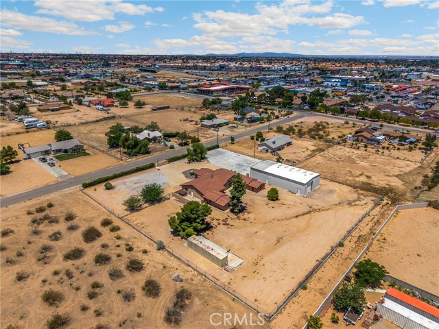 11915 Redwood Avenue, Hesperia CA: https://media.crmls.org/medias/fe4db39f-cd26-44d4-b53b-713023fd0c0f.jpg