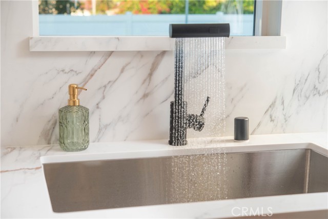 Detail Gallery Image 22 of 47 For 5864 Jamieson Ave, Encino,  CA 91316 - 3 Beds | 3 Baths