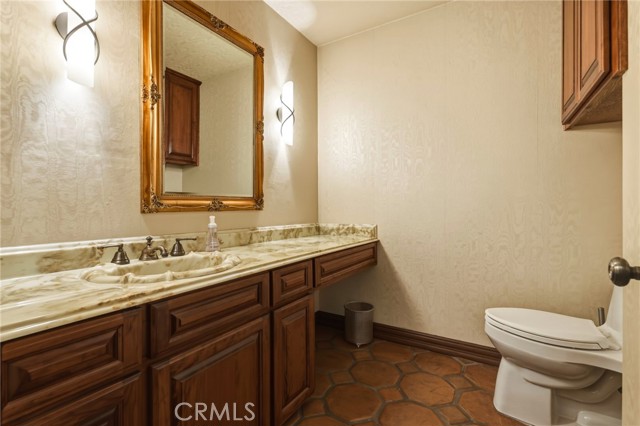 22231 Romar Street photo 7
