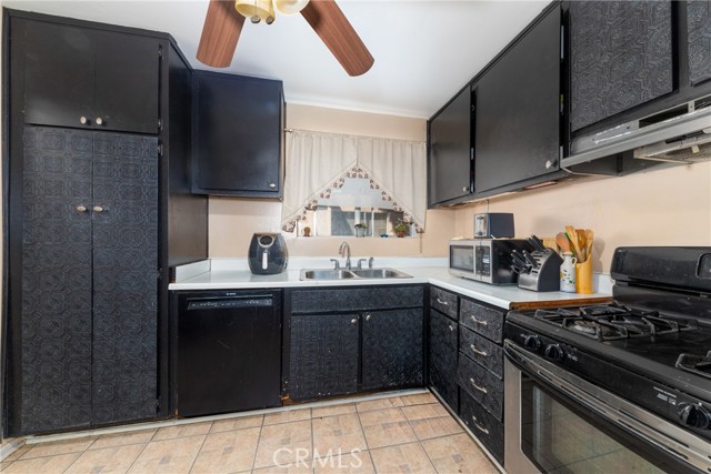 Detail Gallery Image 6 of 21 For 10331 Lindley Ave #205,  Porter Ranch,  CA 91326 - 3 Beds | 2 Baths