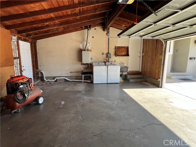 Detail Gallery Image 42 of 42 For 18614 Liggett St, Northridge,  CA 91324 - 5 Beds | 3/1 Baths
