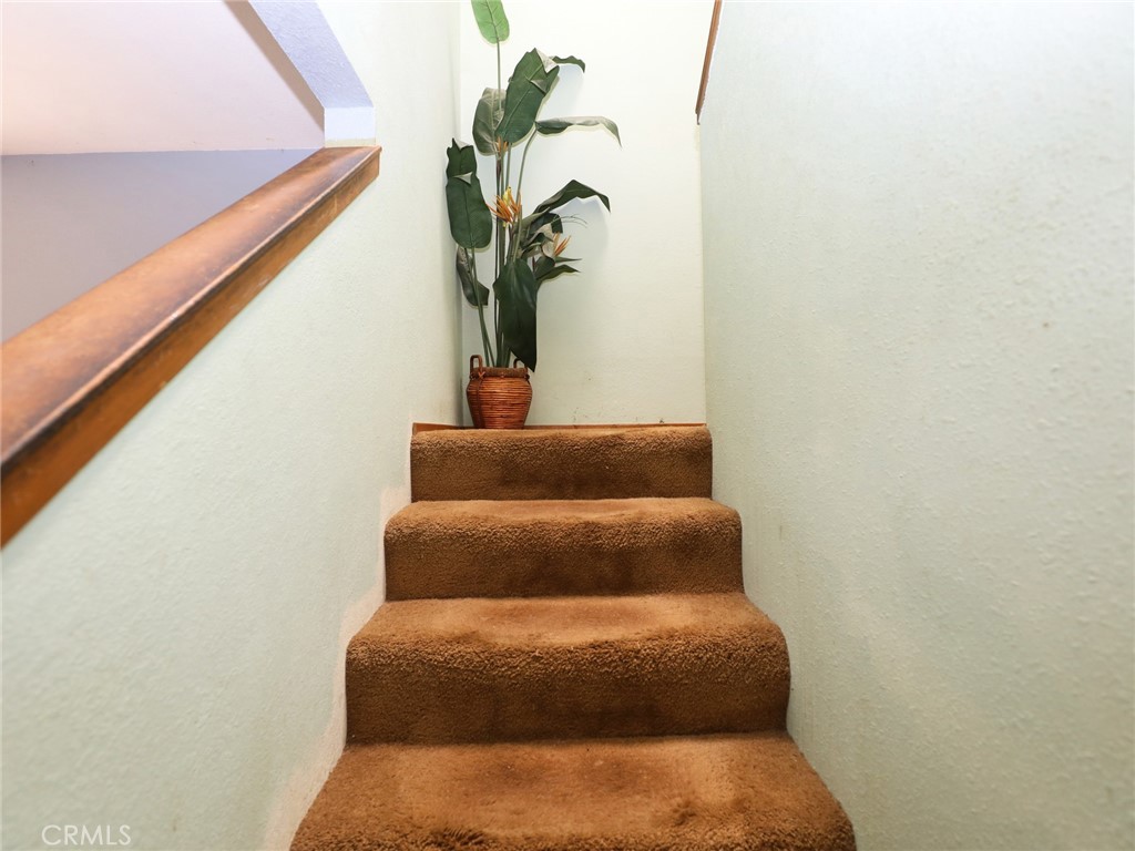 https://media.crmls.org/medias/fe505969-87cf-46e5-81c3-0e9f255a70b1.jpg?preset=X-Large