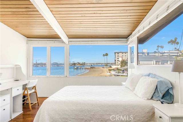 Detail Gallery Image 12 of 33 For 2708 Shell St, Corona Del Mar,  CA 92625 - 3 Beds | 3 Baths