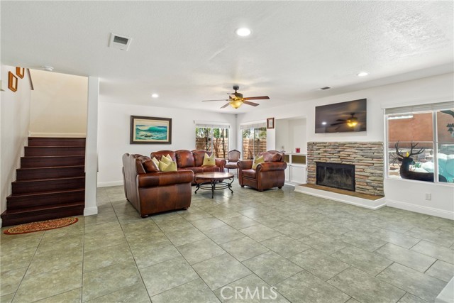 Detail Gallery Image 12 of 40 For 38624 W Annette Ave, Palmdale,  CA 93551 - 4 Beds | 2/1 Baths