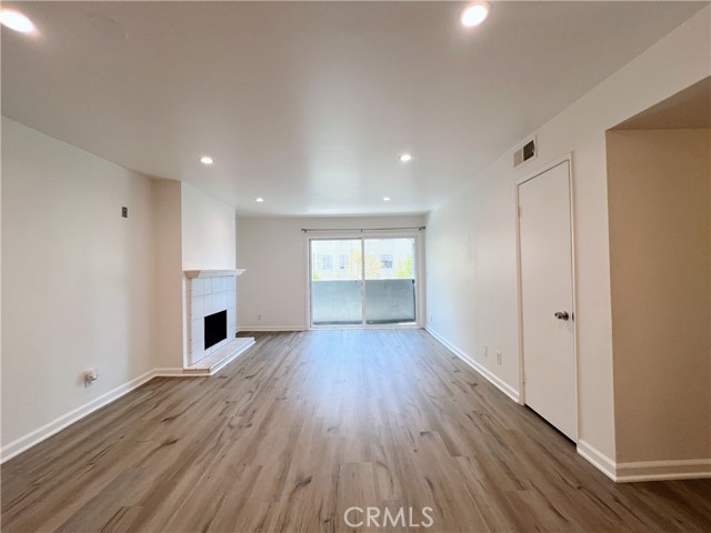 Detail Gallery Image 8 of 26 For 1940 N Highland Ave #25,  Los Angeles,  CA 90068 - 2 Beds | 2 Baths