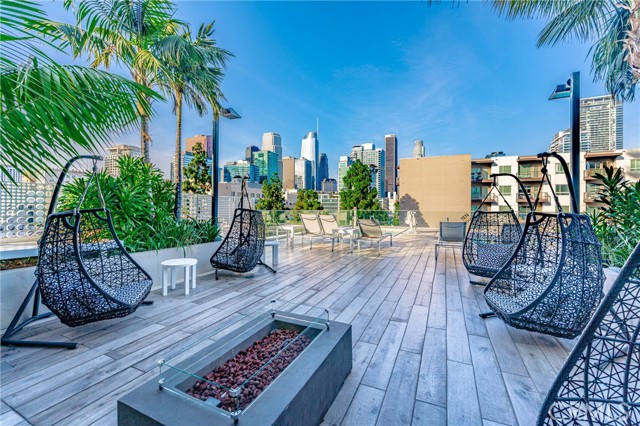 1050 S Grand Avenue, Los Angeles CA: https://media.crmls.org/medias/fe51c678-62a3-48d3-87eb-eb0856dc6189.jpg