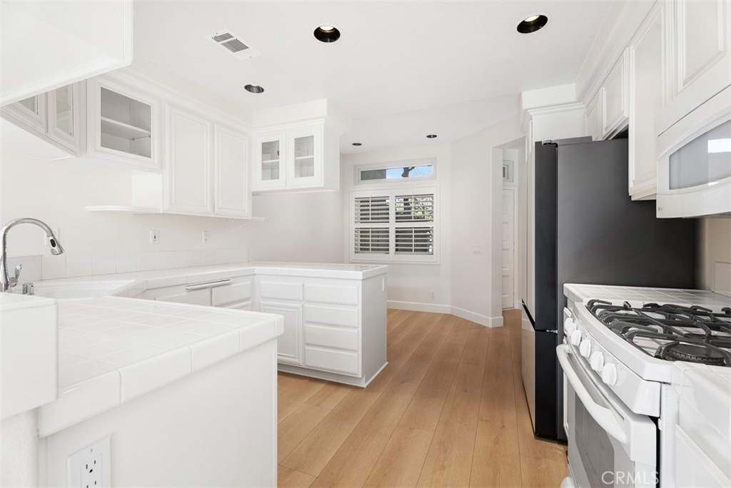 MLS #OC25261824 image #12