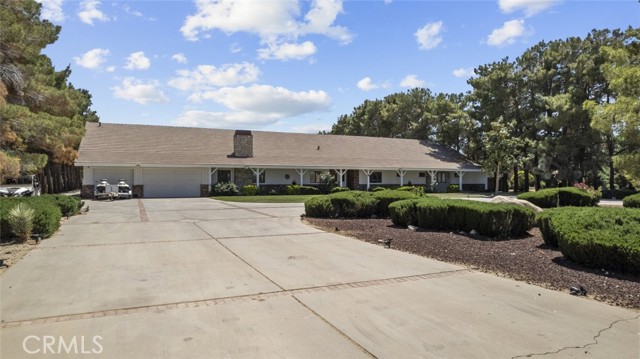 2556 W Avenue N 4, Palmdale CA: https://media.crmls.org/medias/fe52a795-ba3d-4fc0-b084-13b2adb8e8a6.jpg