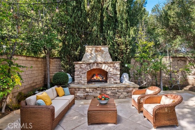 20 Townsend, Irvine CA: https://media.crmls.org/medias/fe52b902-1190-47fd-9c04-bf3ff940f90a.jpg