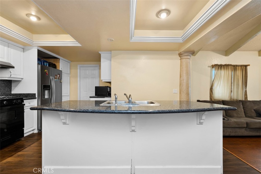 1523 W 12th Street